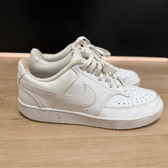 Nike White Air Force 1 Sneakers - size 9 - Picture 3 of 7